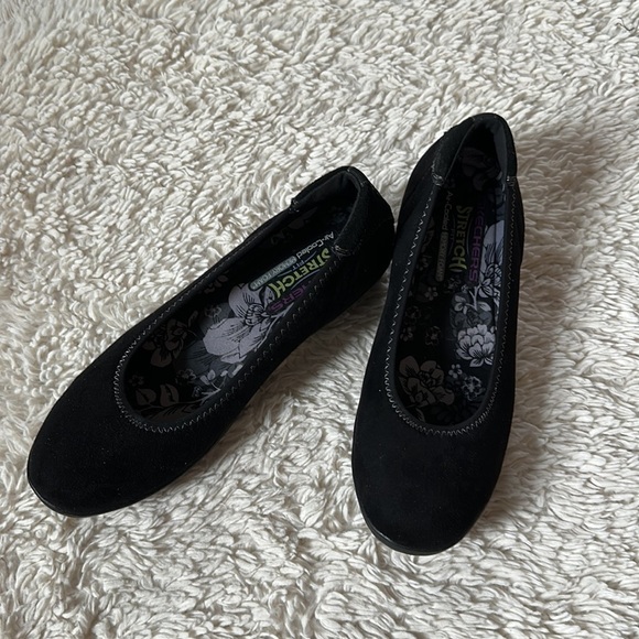 SKECHERS Women's Kiss - Lounge Around Flats, Black shoes size 9.5 - Picture 3 of 15